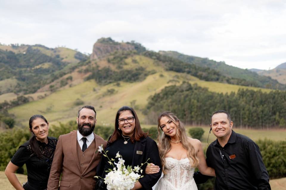 Equipe com os noivos Marina e