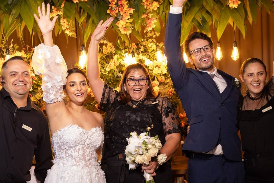 Equipe com os noivos