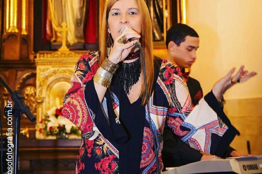 Cantora: Aninha Dias