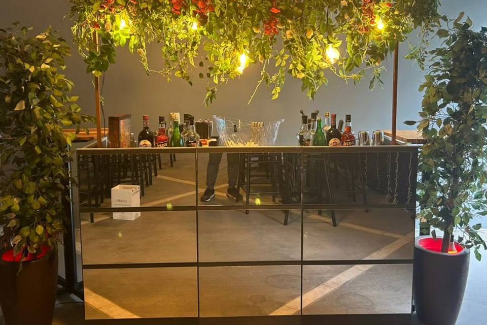 Bar decoração aéreo com árvore