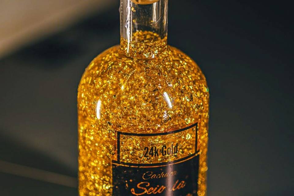 Cachaça com Ouro aqui na John