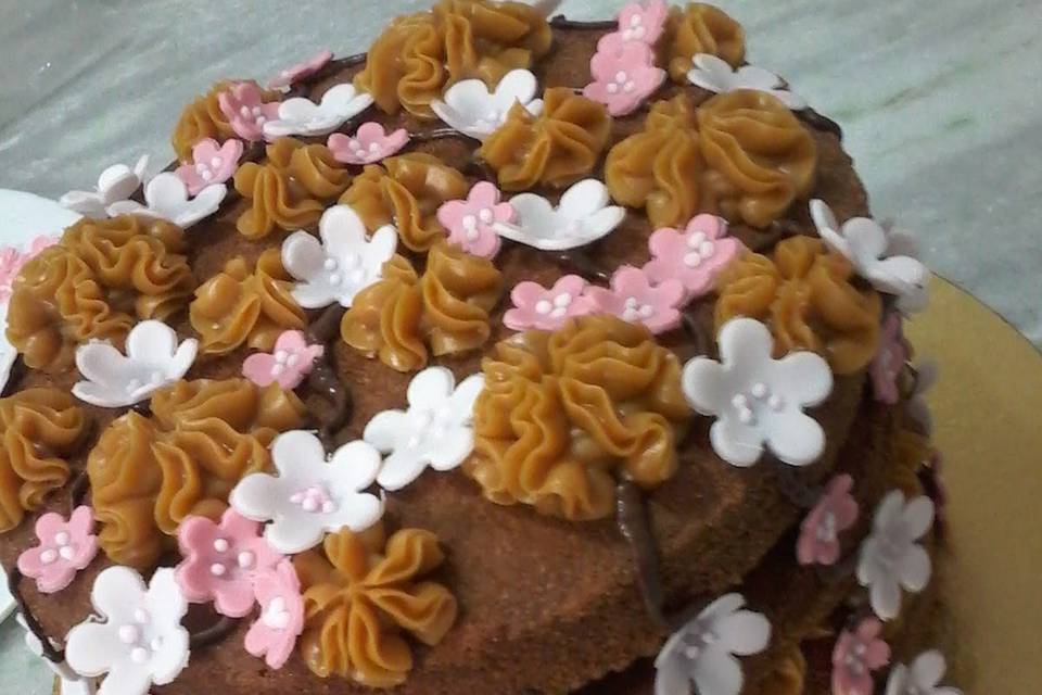 Naked cake flor de cerejeira