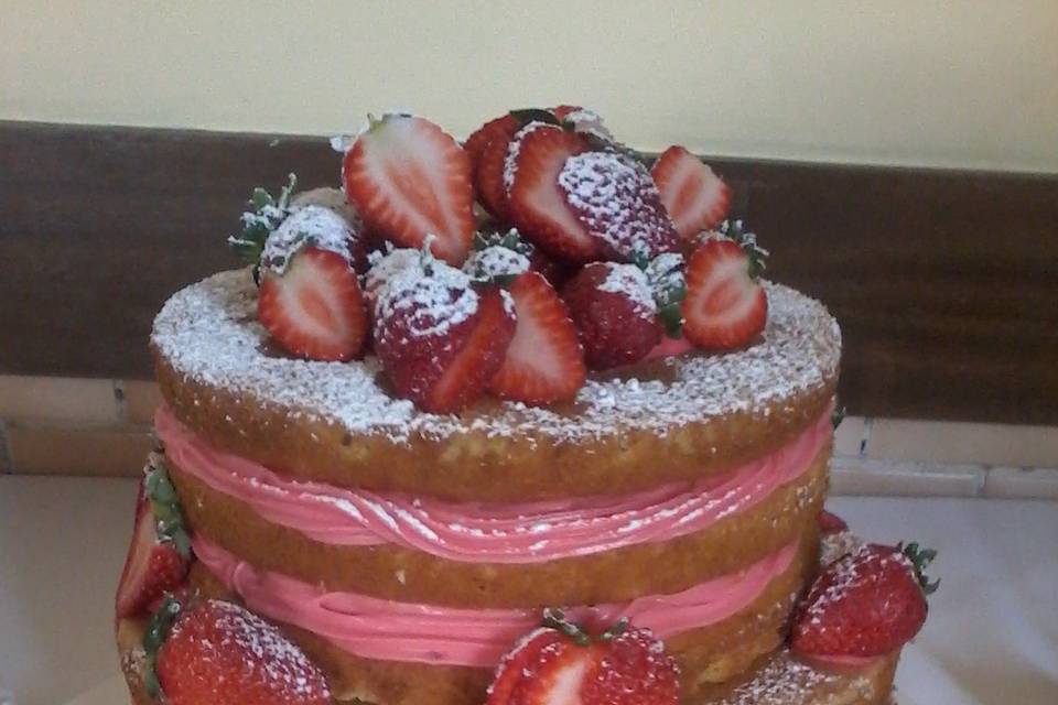 Naked Cake com morangos