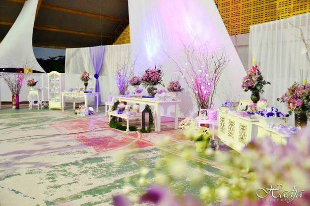 Casamento lilas e branco