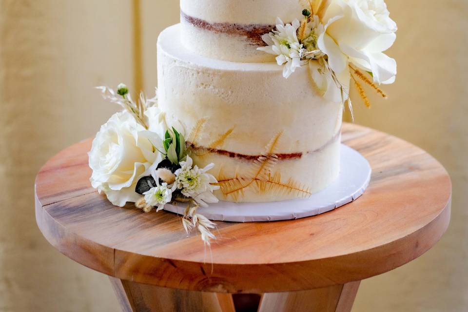 Bolo de casamento com flores
