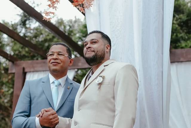 Lovis Celebrante com o noivo