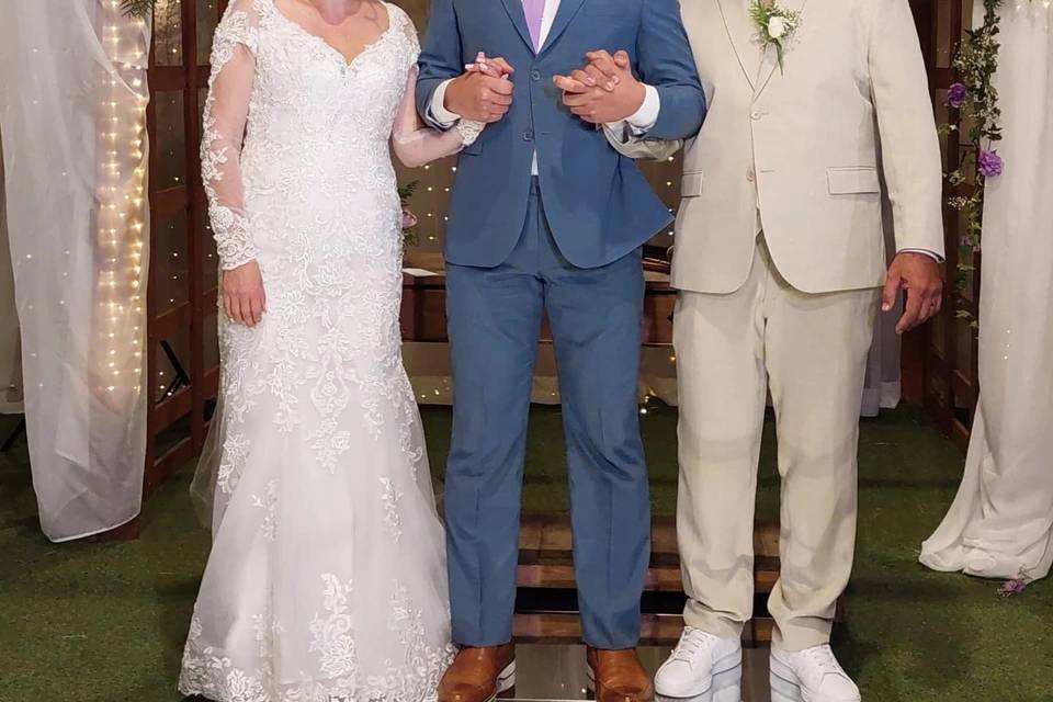 Lovis Celebrante com os noivos