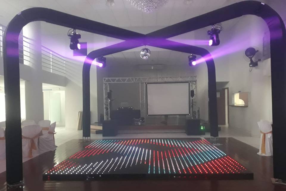 DJ/Som/Iluminação/Telão/pista