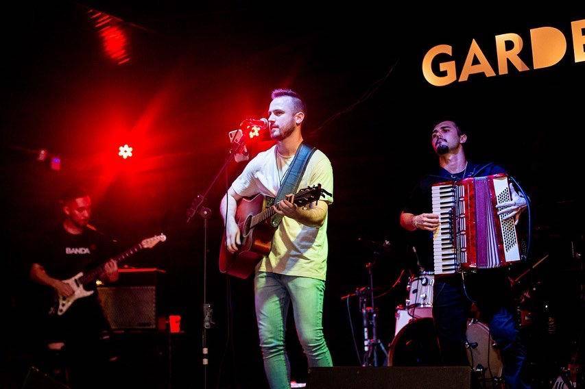 Evento corporativo com banda
