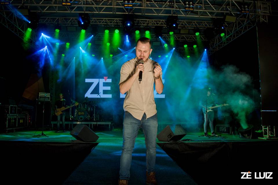 Show com banda completa