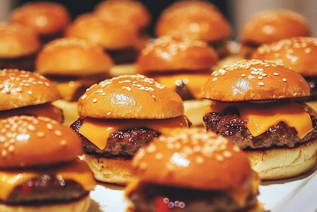 Mini hambúrguer de