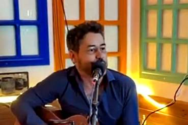 Cantor Adriano Reis