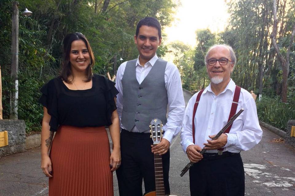 Trio voz, violão e flauta