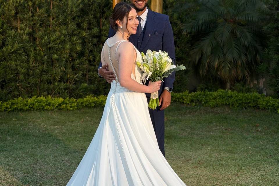 Noivos no jardim
