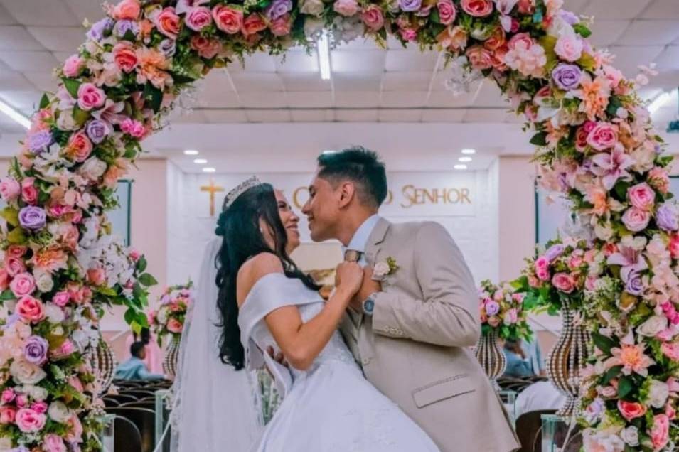 Casamento com Arco na Entrada