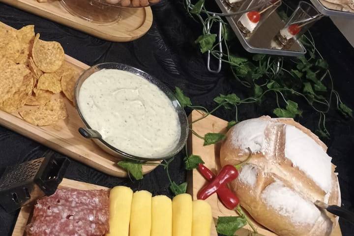 MESA DE FRIOS E FRUTAS