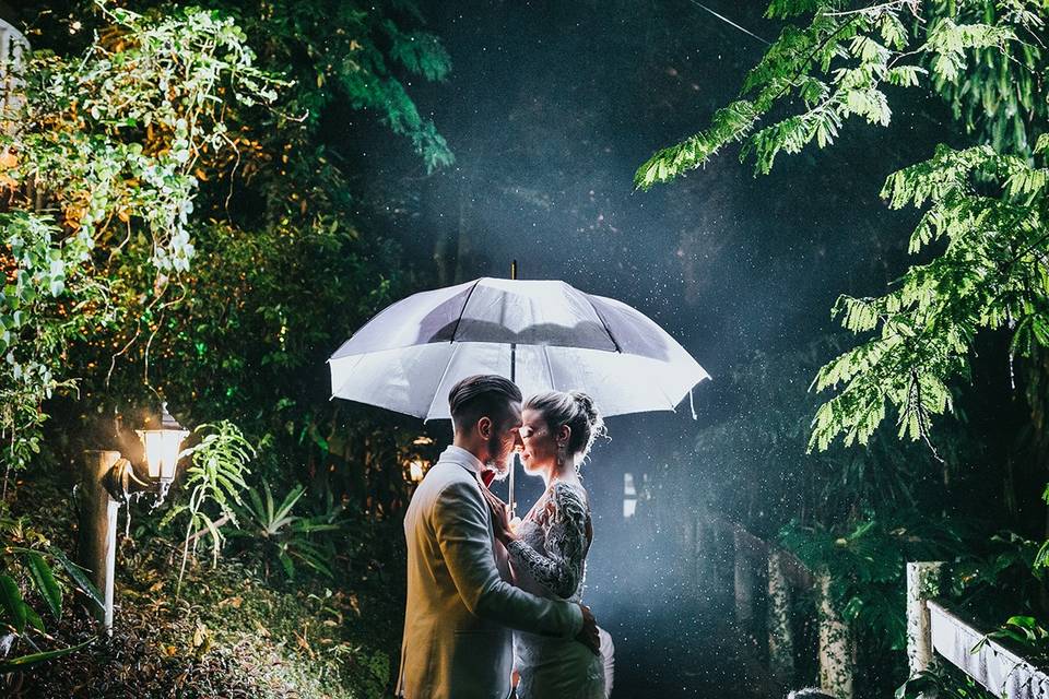 Foto casal na chuva