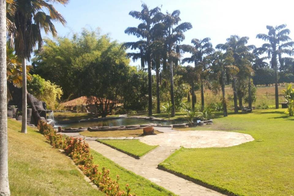 Jardim com cascata