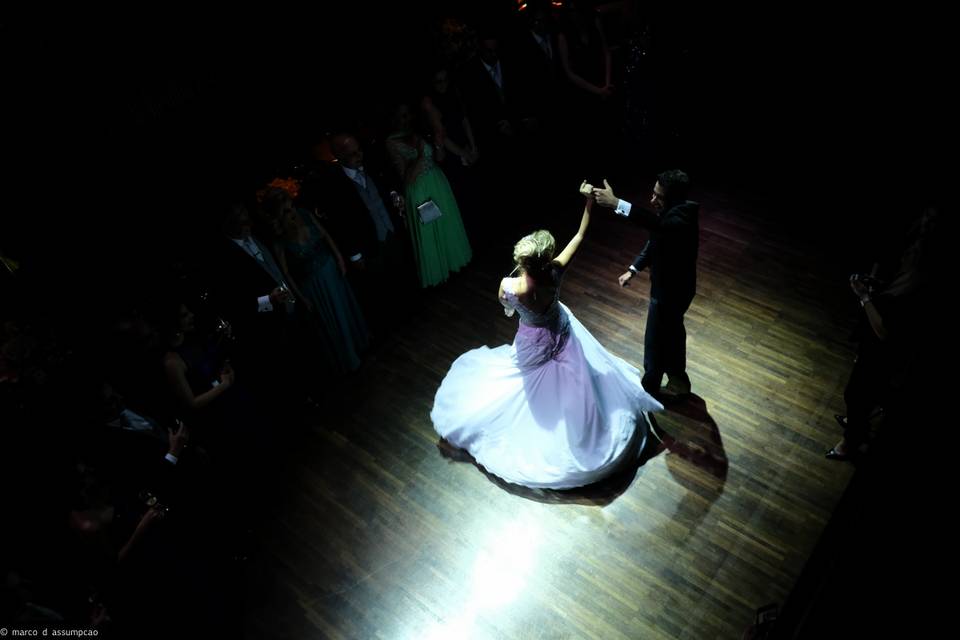 A dança dos noivos