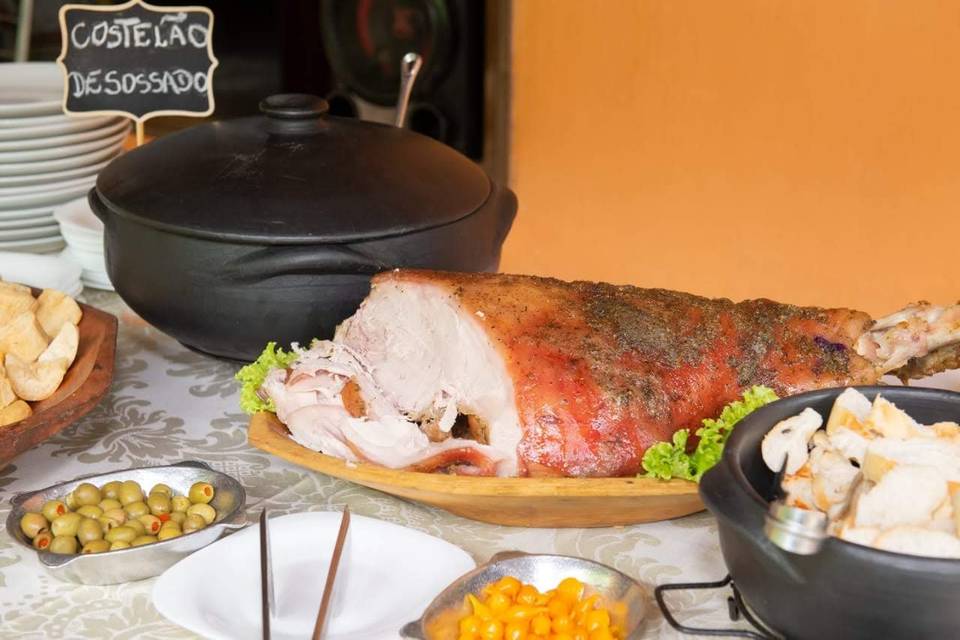 Mesa mineira. Pernil com osso