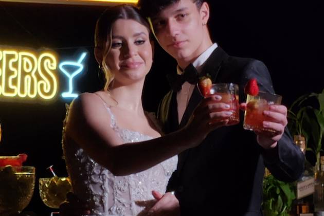 Casal com drinks