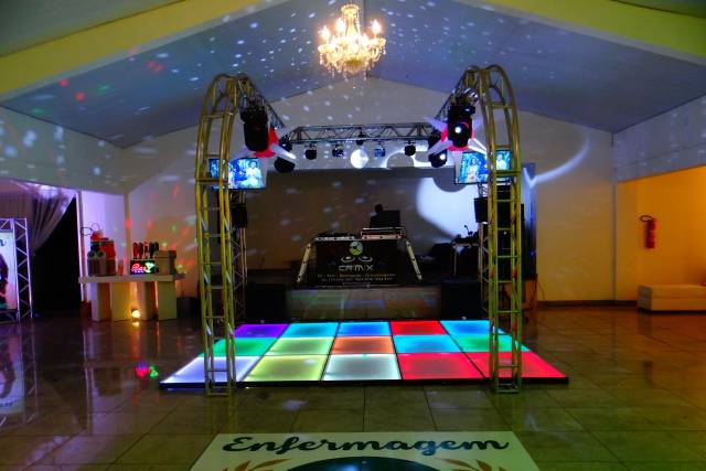 Boate com pista de LED