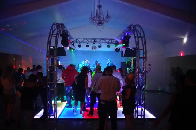 Boate com pista de LED