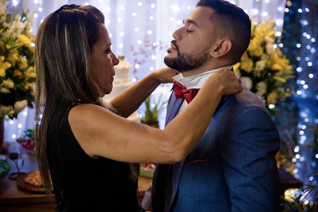 Com o noivo João