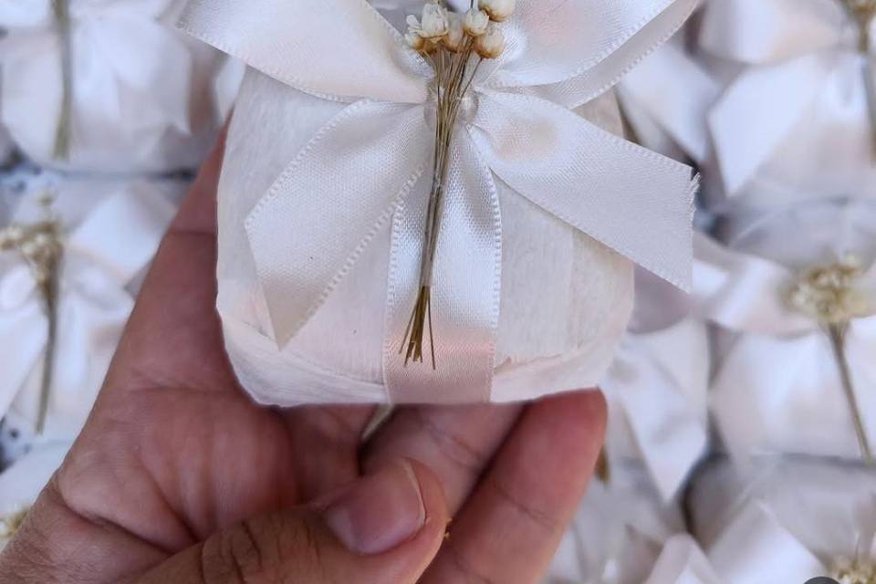 Branco com mini buquê