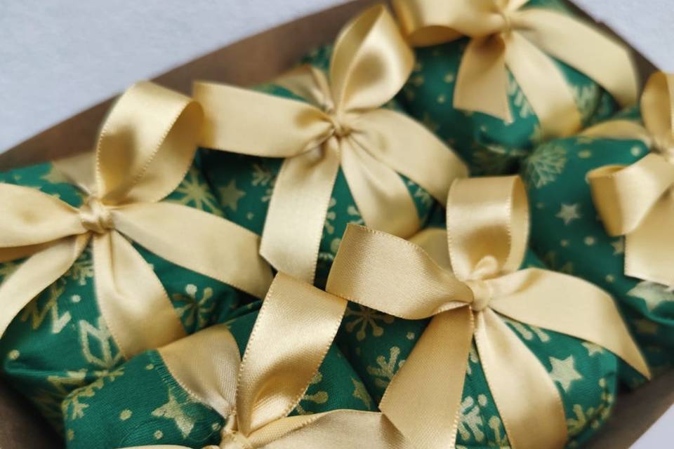 Tecido verde com dourado