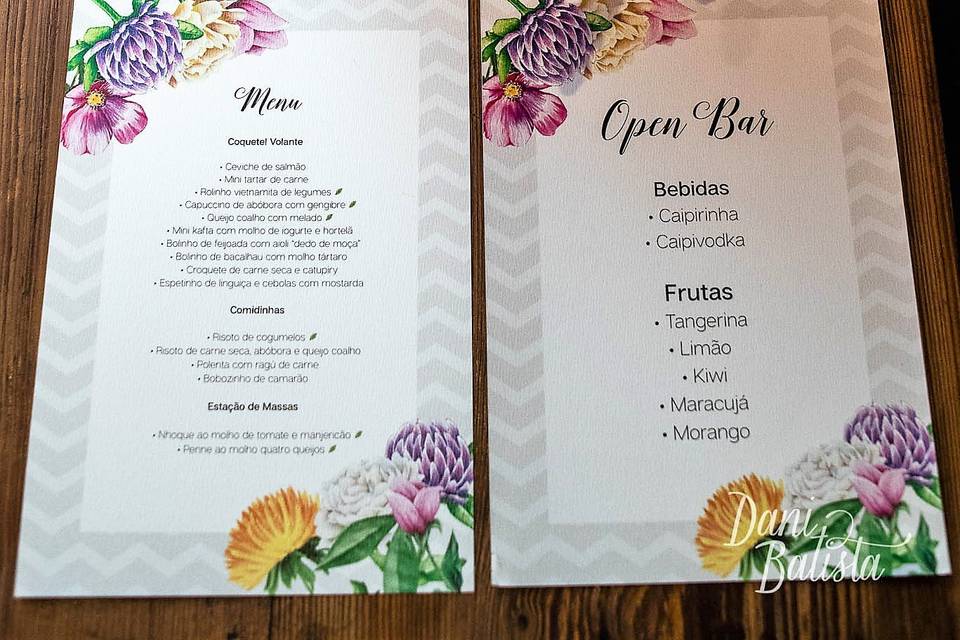 Combinação de flores e menu