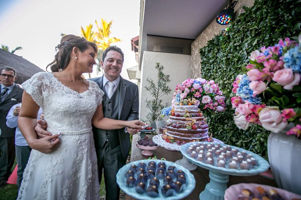 Noivos e a Mesa de Doces