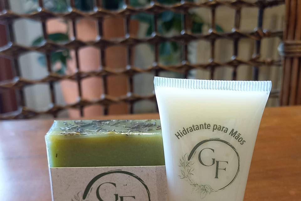 Mini sabonete e hidratante