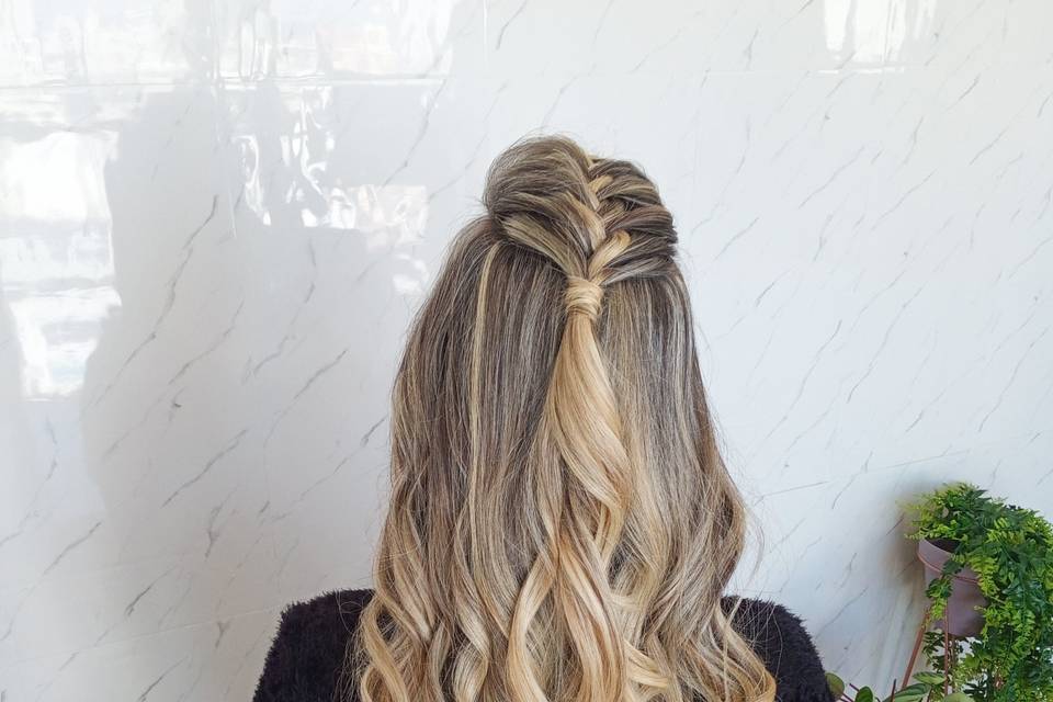 Penteado para cabelo loiro