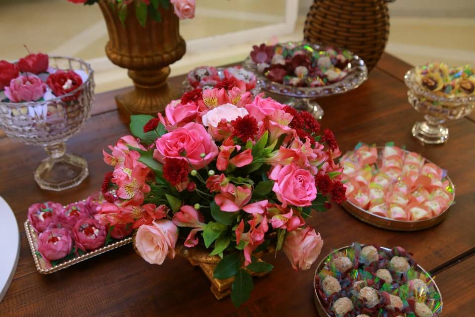 Atenção à mesa de doces