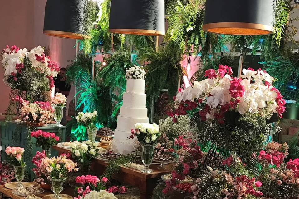 Mesa do bolo e doces