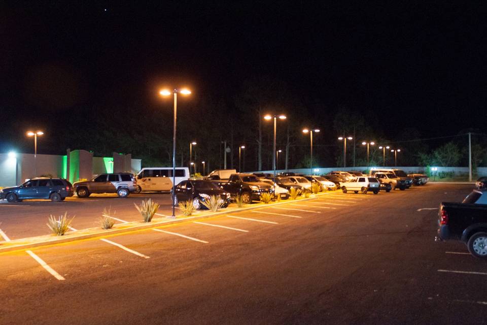 Estacionamento para 200 carros