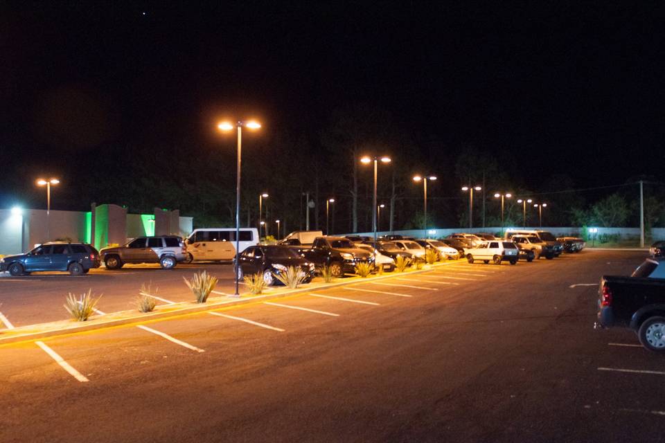 Estacionamento iluminado