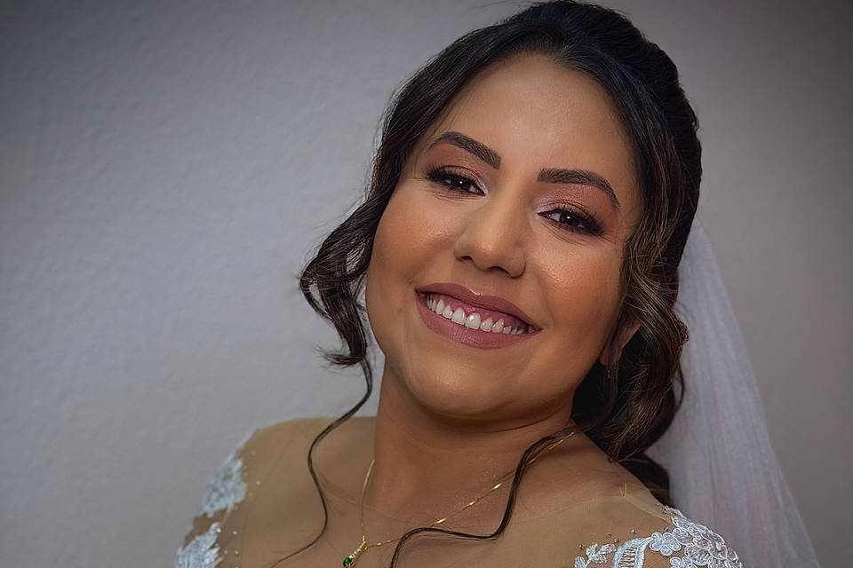 Isa Aguilar Makeup