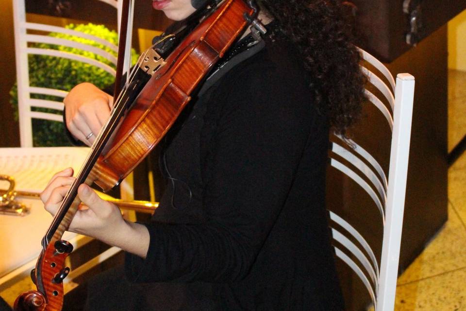 Raquel no Violino
