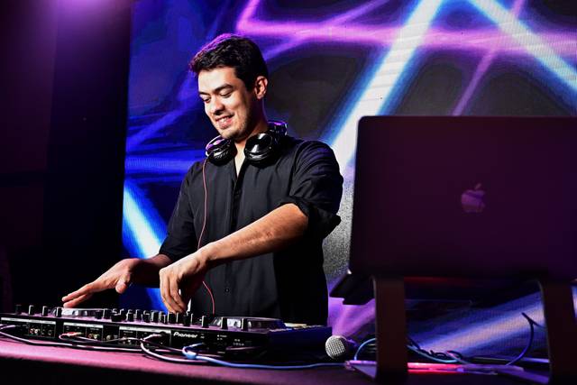 DJ