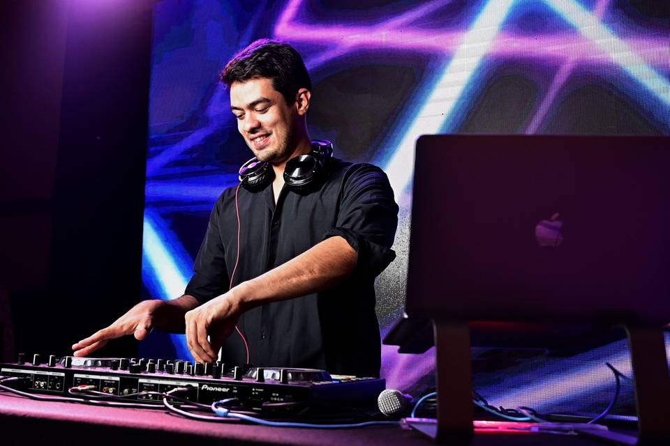 DJ