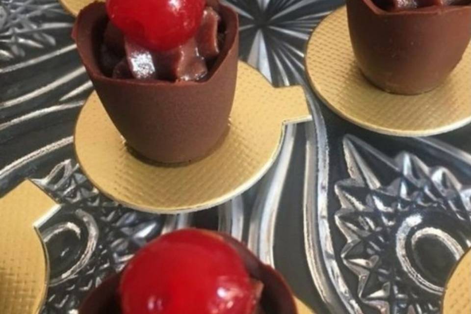 Copinho com ganache e cereja