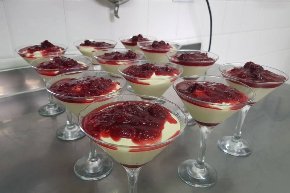 Panacotta Baunilha Frutas Verm