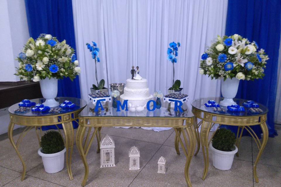 Mesa de bolo, azul e branco