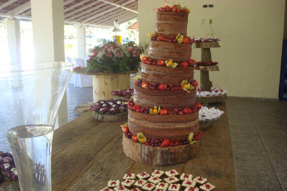 Bolo naked cake e doces