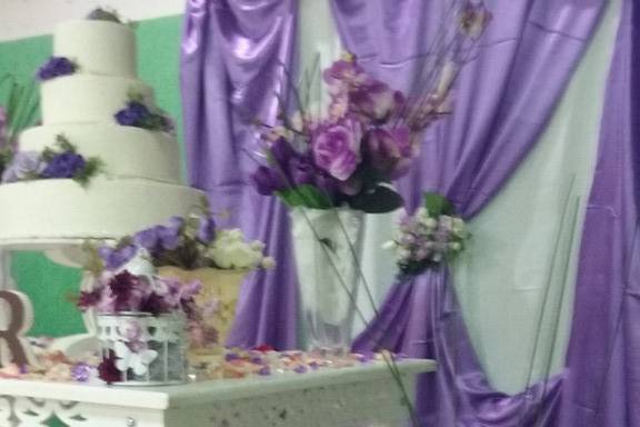 Roxo e branco