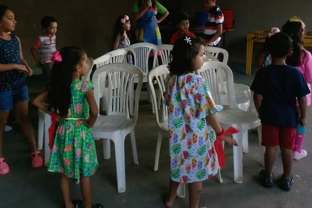 Recreação: dança das cadeiras