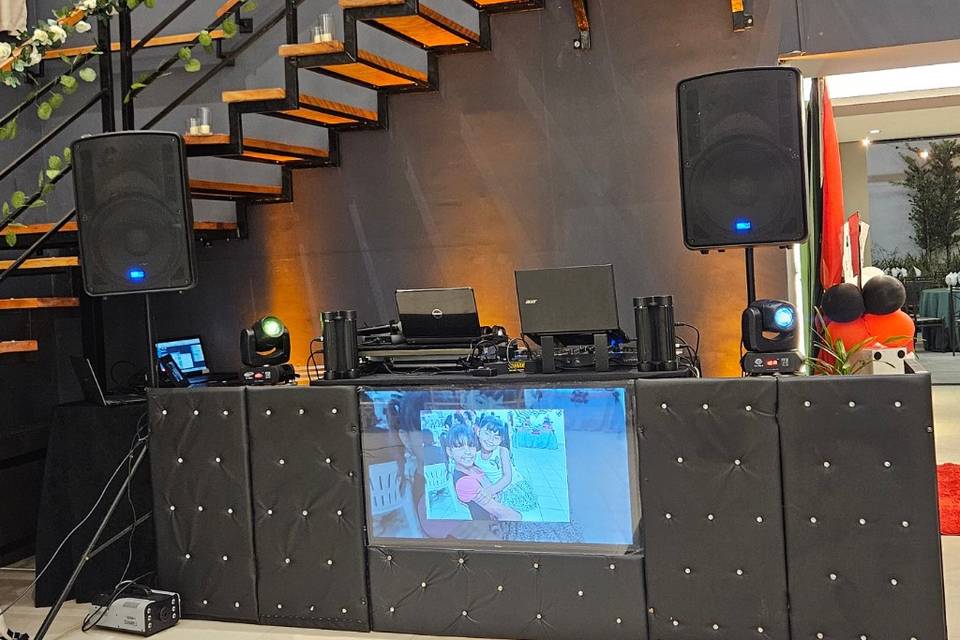 Telão 4K c frente capitone