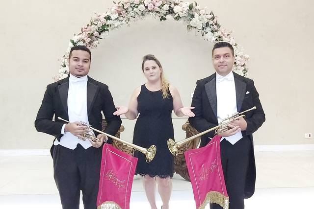 Celebrante e músicos